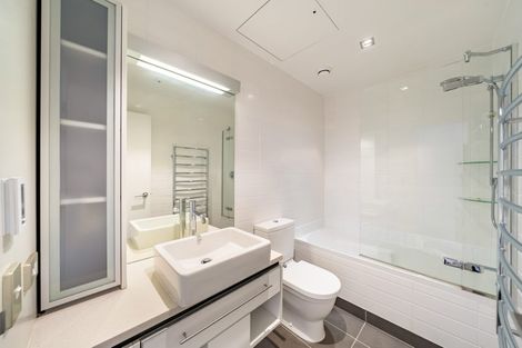 Photo of property in Patent 326 Apartments, 201h/326 Evans Bay Parade, Hataitai, Wellington, 6021