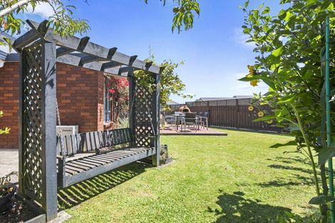 Photo of property in 8 Sunshine Place, Kelvin Grove, Palmerston North, 4414