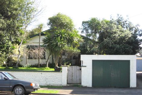 Photo of property in 28 Hine Street, New Plymouth, 4310