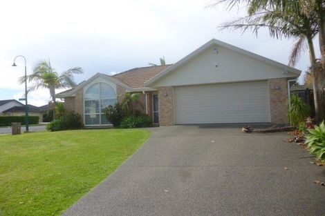 Photo of property in 7 Moyrus Crescent, East Tamaki Heights, Auckland, 2016
