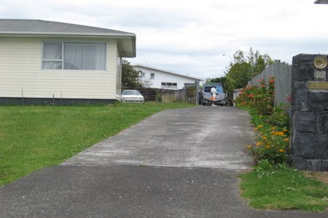 Photo of property in 82 Windrush Close, Mangere, Auckland, 2022