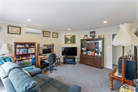 Photo of property in Rangeview Villas, 11/9 Fuller Close, Levin, 5510