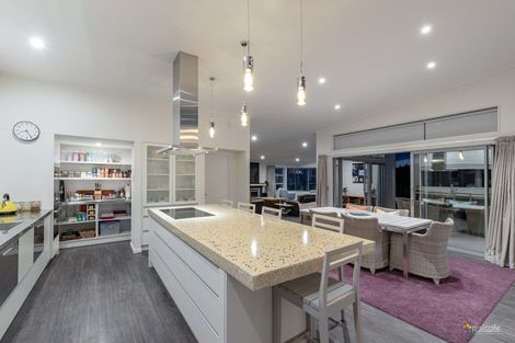 Photo of property in 37 Pekanga Road, Normandale, Lower Hutt, 5010