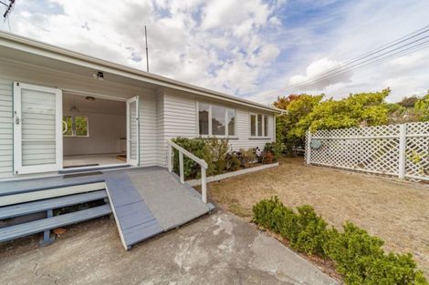 Photo of property in 5 Watts Road, Waipawa, 4210
