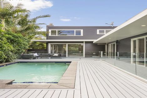 Photo of property in 20 Marine Parade, Mellons Bay, Auckland, 2014