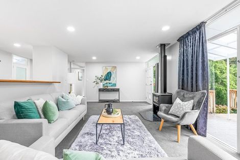 Photo of property in 15 Elmslie Road, Pinehaven, Upper Hutt, 5019