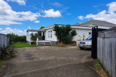 Photo of property in 1a Aberdeen Road, Castor Bay, Auckland, 0620