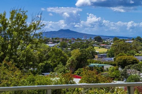 Photo of property in 70 Chivalry Road, Glenfield, Auckland, 0629