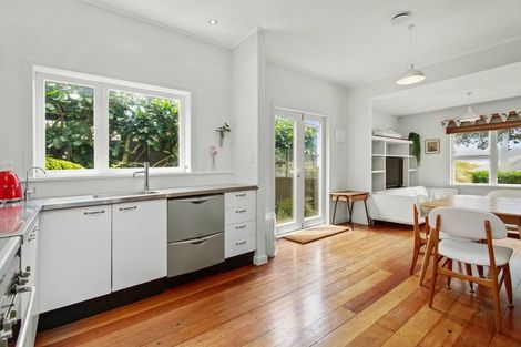 Photo of property in 211 Marine Parade, Seatoun, Wellington, 6022