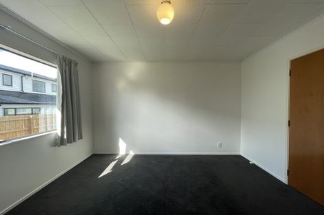 Photo of property in 1/94 Roberts Road, Te Atatu South, Auckland, 0610