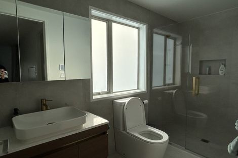 Photo of property in 18 Macbeth Court, Milford, Auckland, 0620