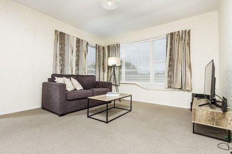 Photo of property in 73 Lynden Avenue, Hillcrest, Auckland, 0627