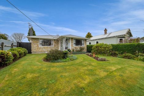 Photo of property in 21 Mills Street, Eltham, 4322