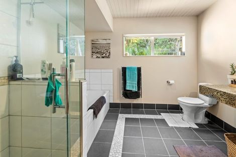 Photo of property in 14 Opou Road, Titirangi, Auckland, 0604