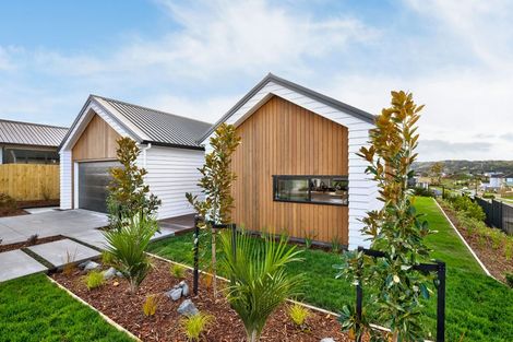 Photo of property in 38 Vinistra Road, Kumeu, 0810