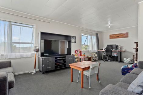 Photo of property in 21 Holmes Drive South, West Harbour, Auckland, 0618