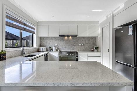 Photo of property in 8 Kaaka Street, Cambridge, 3434