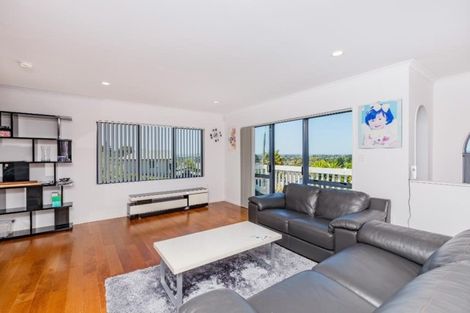 Photo of property in 12 Van Dyke Place, West Harbour, Auckland, 0618