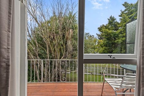 Photo of property in 9 Esher Place, Saint Martins, Christchurch, 8022