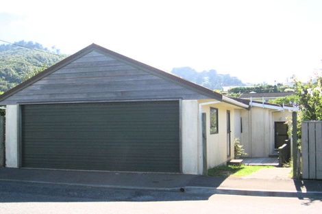 Photo of property in 27 Ngatoto Street, Khandallah, Wellington, 6035