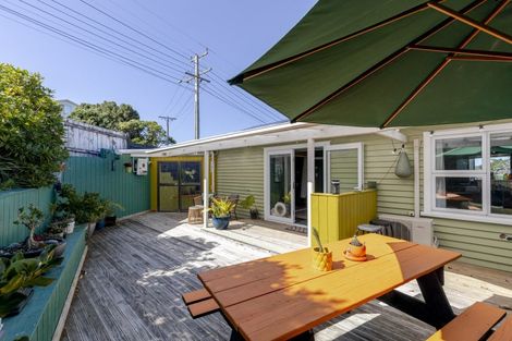 Photo of property in 5 Scott Street, Moturoa, New Plymouth, 4310