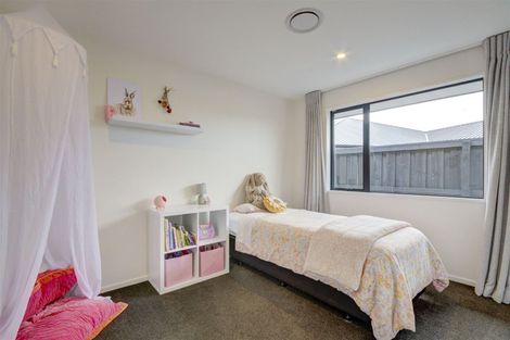 Photo of property in 19 Angus Place, Rangiora, 7400