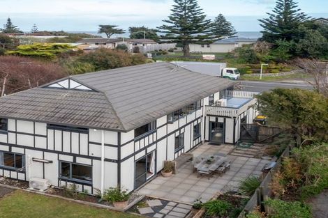 Photo of property in 300 Rosetta Road, Raumati Beach, Paraparaumu, 5032