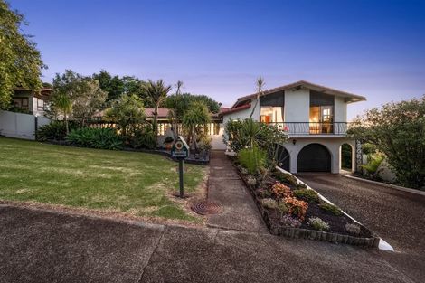Photo of property in 100 Becroft Drive, Forrest Hill, Auckland, 0620