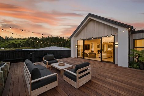 Photo of property in 6 Round Hill Rise, Cracroft, Christchurch, 8022