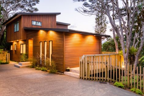 Photo of property in 410a Scenic Drive, Waiatarua, Auckland, 0612