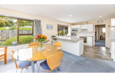Photo of property in 2/215 Memorial Avenue, Burnside, Christchurch, 8053