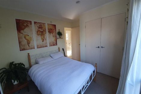 Photo of property in 2/227 Sunset Road, Sunnynook, Auckland, 0632