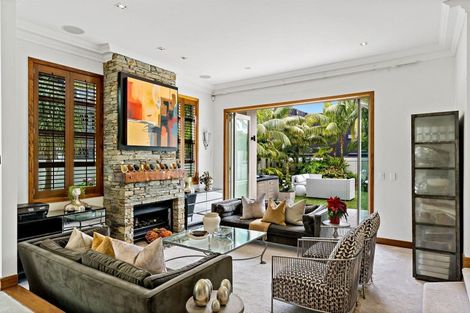 Photo of property in 18a Tiri Road, Milford, Auckland, 0620