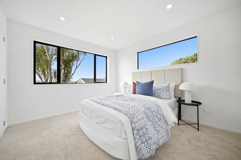 Photo of property in 10 Tusac Place, Totara Vale, Auckland, 0627