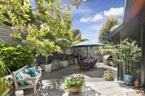 Photo of property in 27 Homewood Place, Chatswood, Auckland, 0626