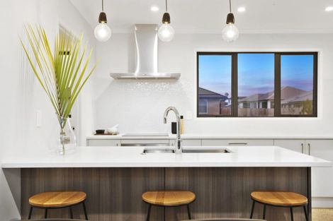 Photo of property in 11 Charles Henry Way, Papakura, 2110