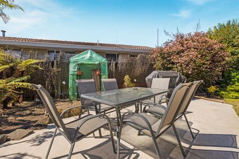 Photo of property in 9 Rosanna Place, Aranui, Christchurch, 8061