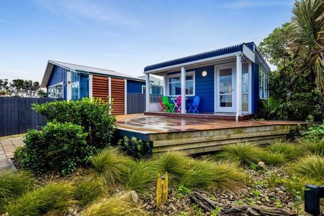 Photo of property in 16 Hector Place, Opunake, 4616