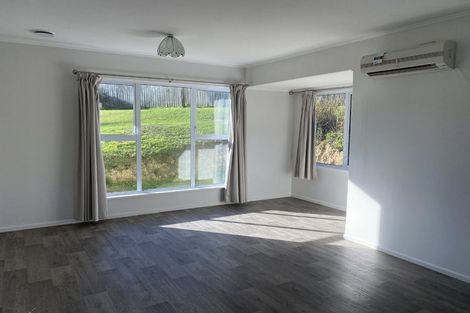 Photo of property in 1a-b Devon Place, Cannons Creek, Porirua, 5024