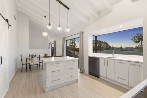 Photo of property in 9 Pohutukawa Avenue, Red Beach, 0932