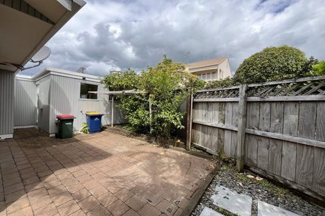 Photo of property in 2/1 Sylvan Park Avenue, Milford, Auckland, 0620