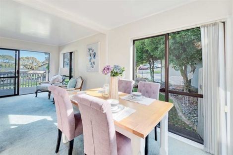 Photo of property in 15 Peterhouse Place, West Harbour, Auckland, 0618