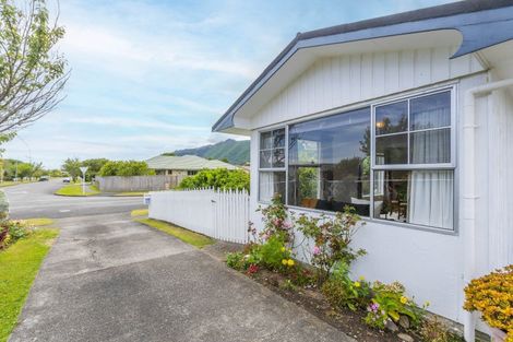 Photo of property in 36 Sylvan Avenue, Waikanae, 5036