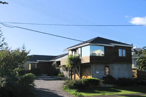 Photo of property in 7 Kaitawa Street, Waikanae Beach, Waikanae, 5036