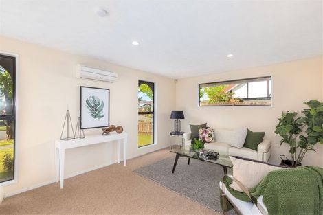 Photo of property in 35 Karnak Crescent, Russley, Christchurch, 8042