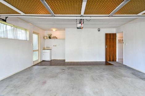 Photo of property in 2/4 Sunshine Place, Papakura, 2110