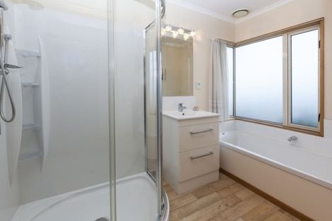 Photo of property in 27 Regency Crescent, Redwood, Christchurch, 8051