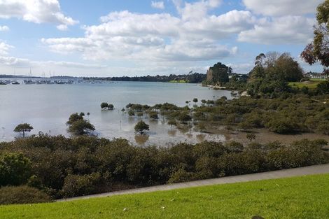 Photo of property in 12a Tamaki Bay Drive, Pakuranga, Auckland, 2010