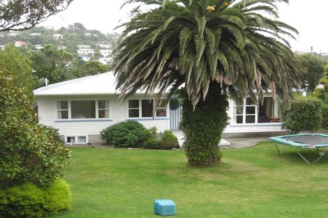 Photo of property in 17 Robert Street, Newlands, Wellington, 6037