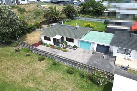 Photo of property in 8b Andresen Street, Foxton Beach, Foxton, 4815